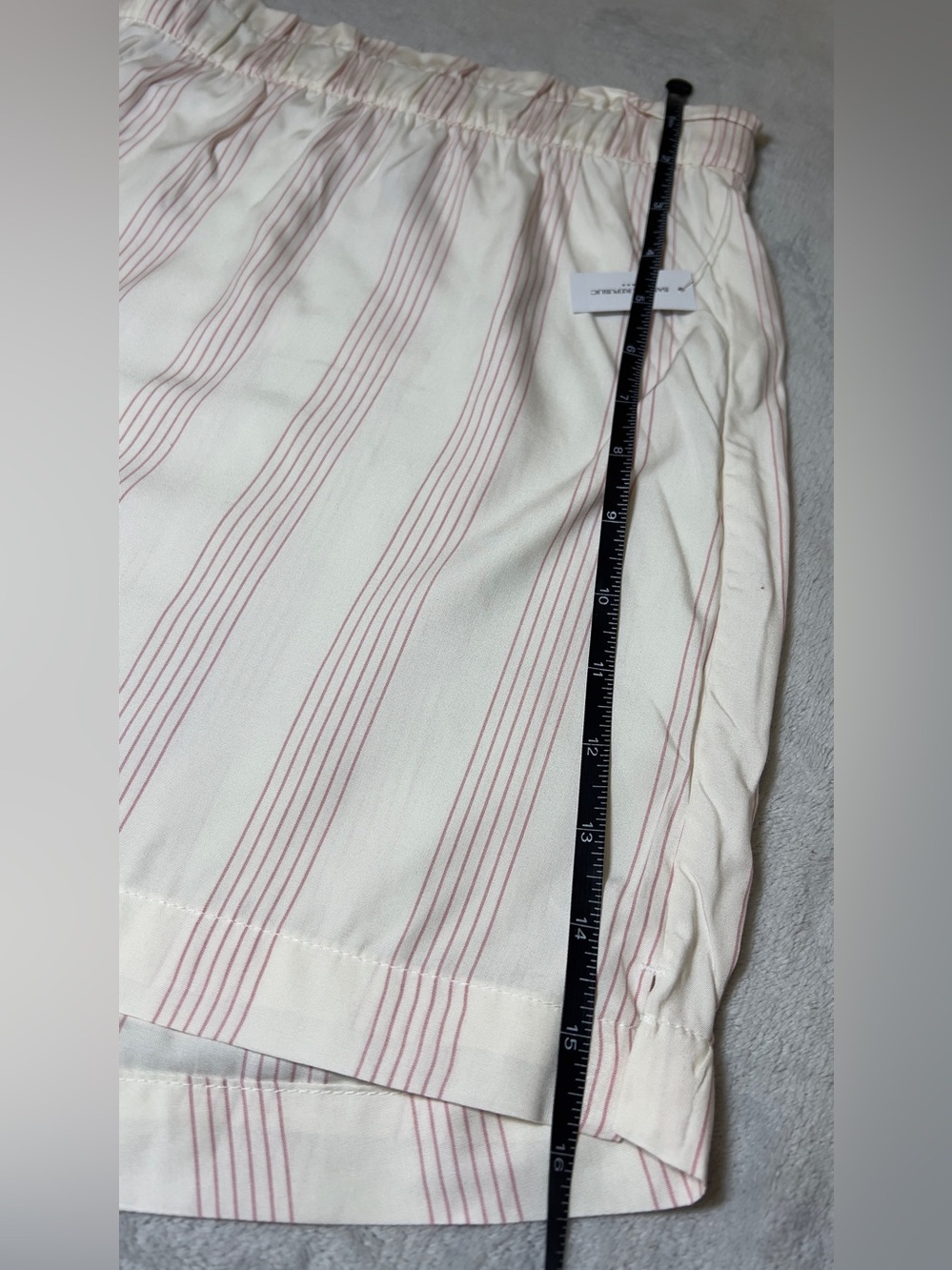 NWT!! Banana Republic Shorts with Pink Stripes Size XL Retail $44.99 - Picture 4 of 6
